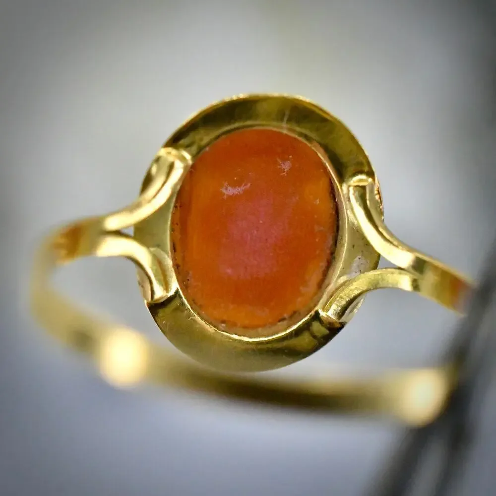 Vintage Italian 18K 750 Yellow Gold Carved Shell Cameo Ring Size 7 1.55g 13mm